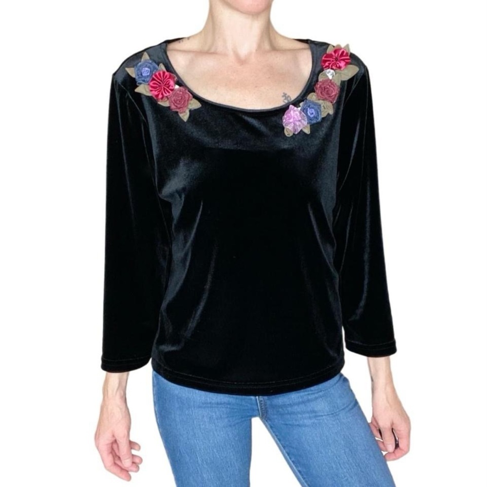 Vintage Y2K Dress Barn Collection Black Velvet Floral Detail Collard Shirt